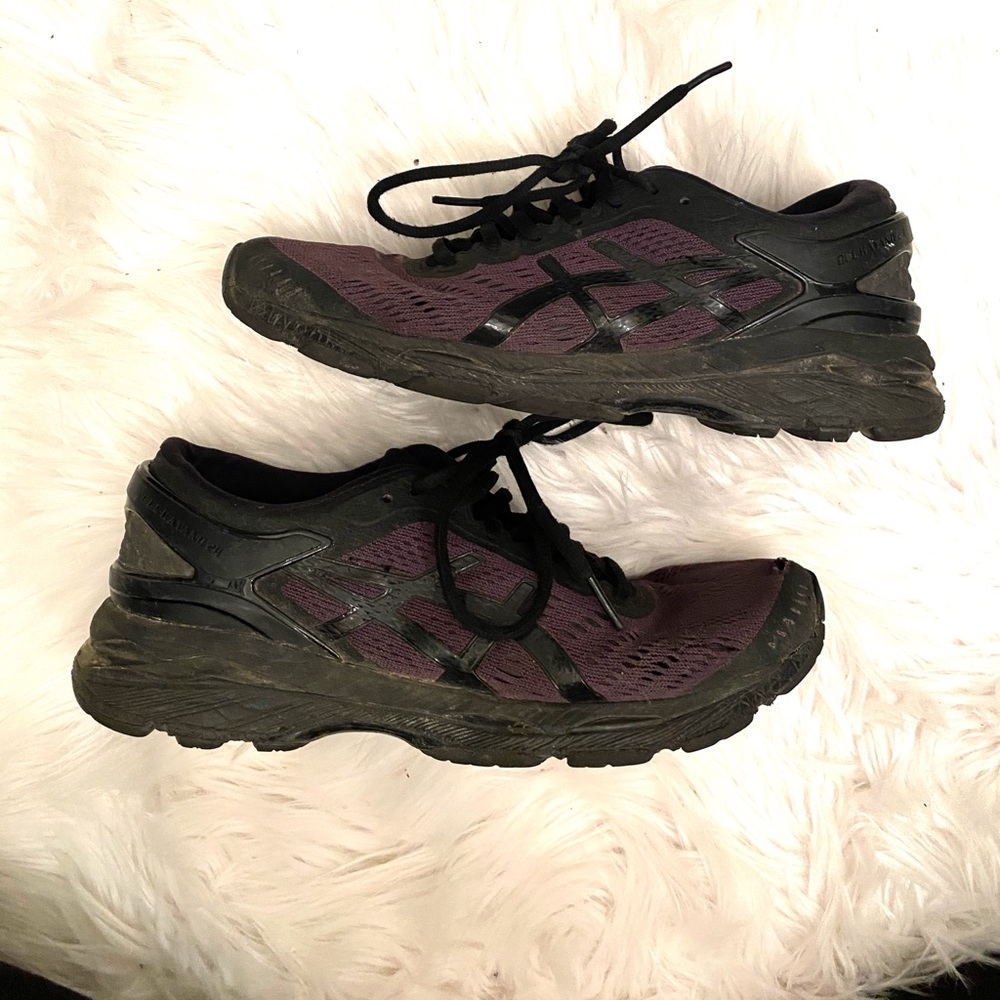 ASICS women’s black size 7 sneaker shoe running